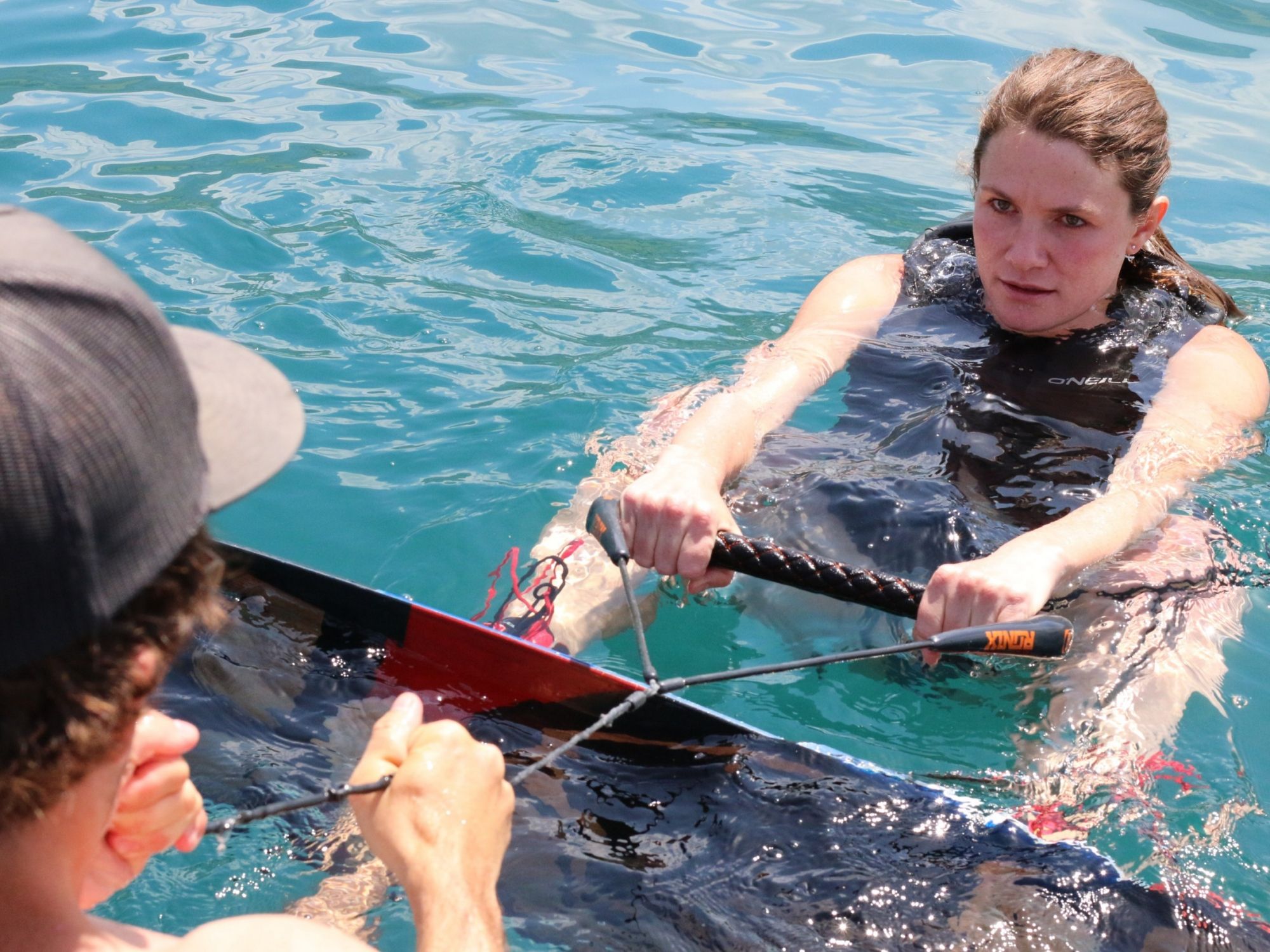 Wakeboarden: Sporters op het water, zomeractiviteit, watersport, buitenervaring