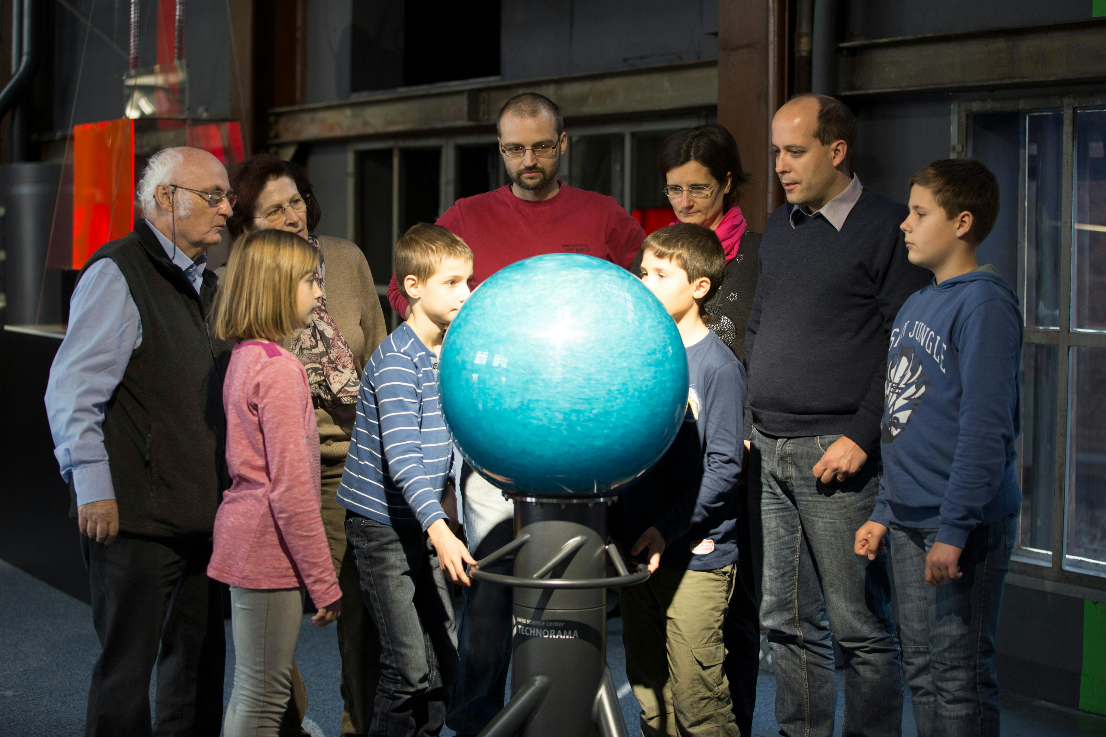 Obiteljska izložba Emsorama za djecu u Globusu.