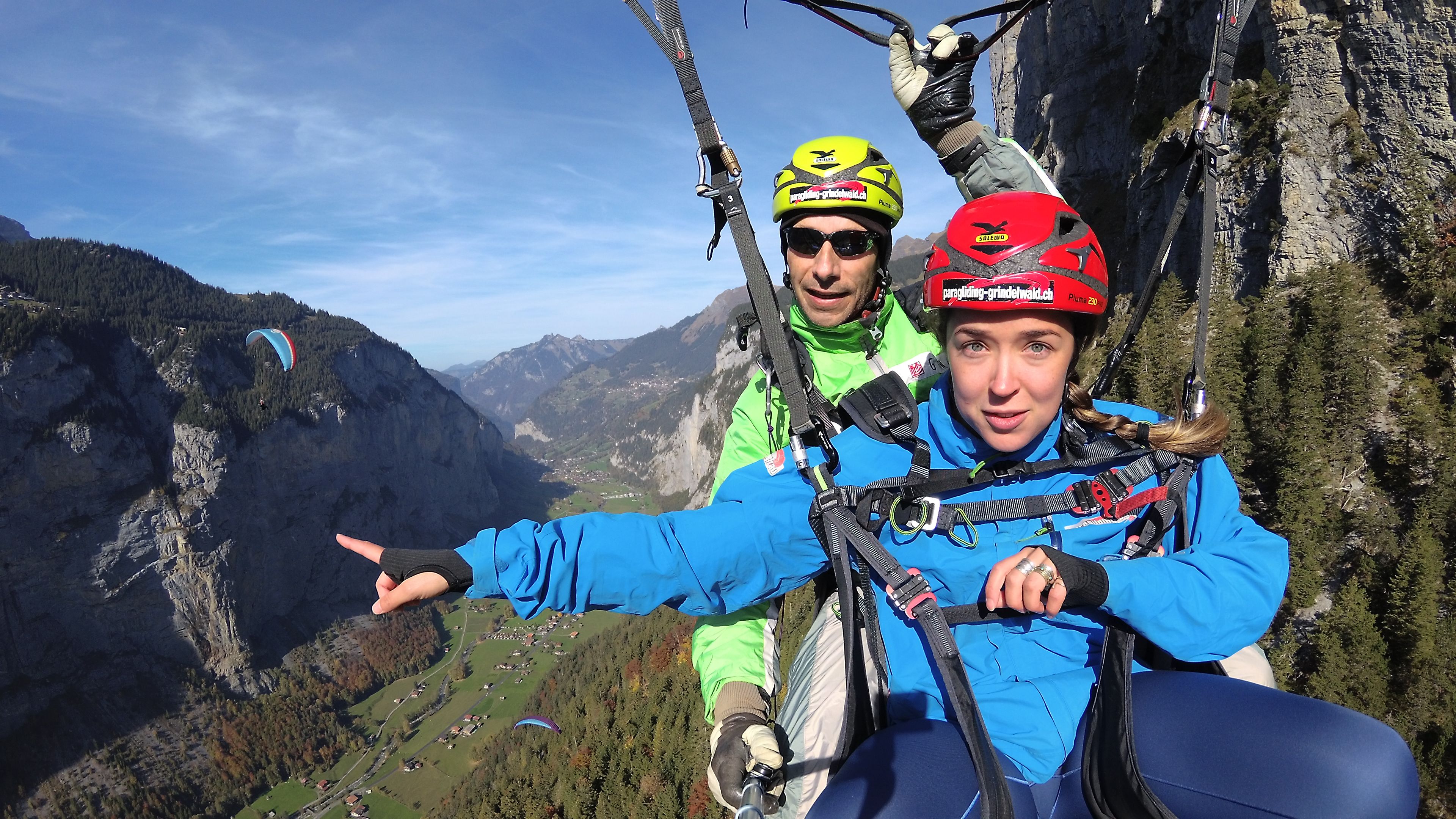 Vuelo en tándem en parapente en Grindelwald con vistas a las montañas
