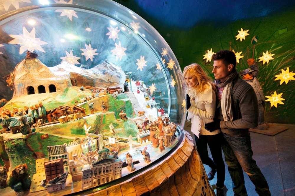 युंगफ्रा-योक एक दिन का दौरा बर्फ की गेंद, सर्दियों का परिदृश्य और कला कृतियों के साथ