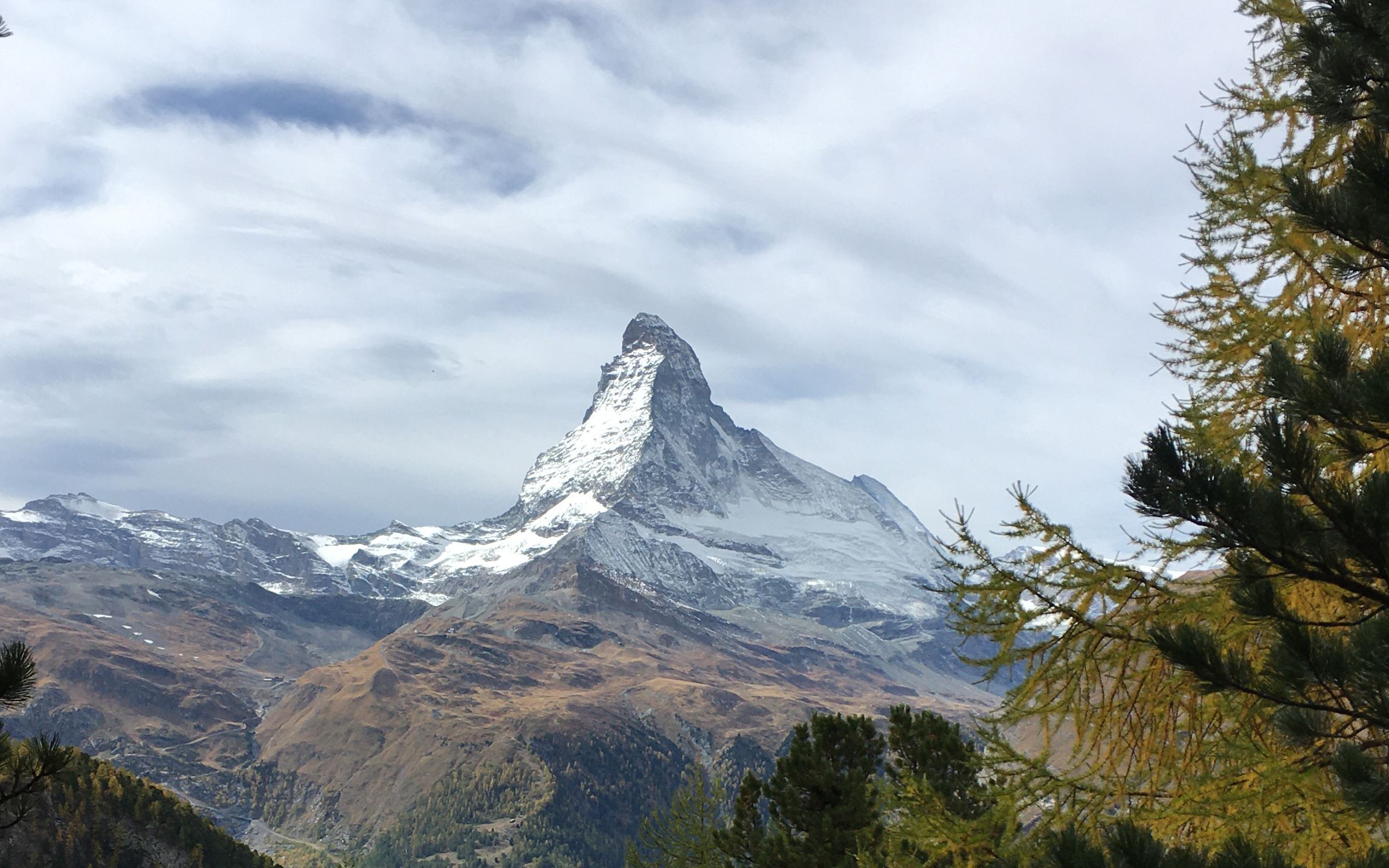 Matterhorn helicopter over the Matterhorn, splendid mountain landscape, clear view.