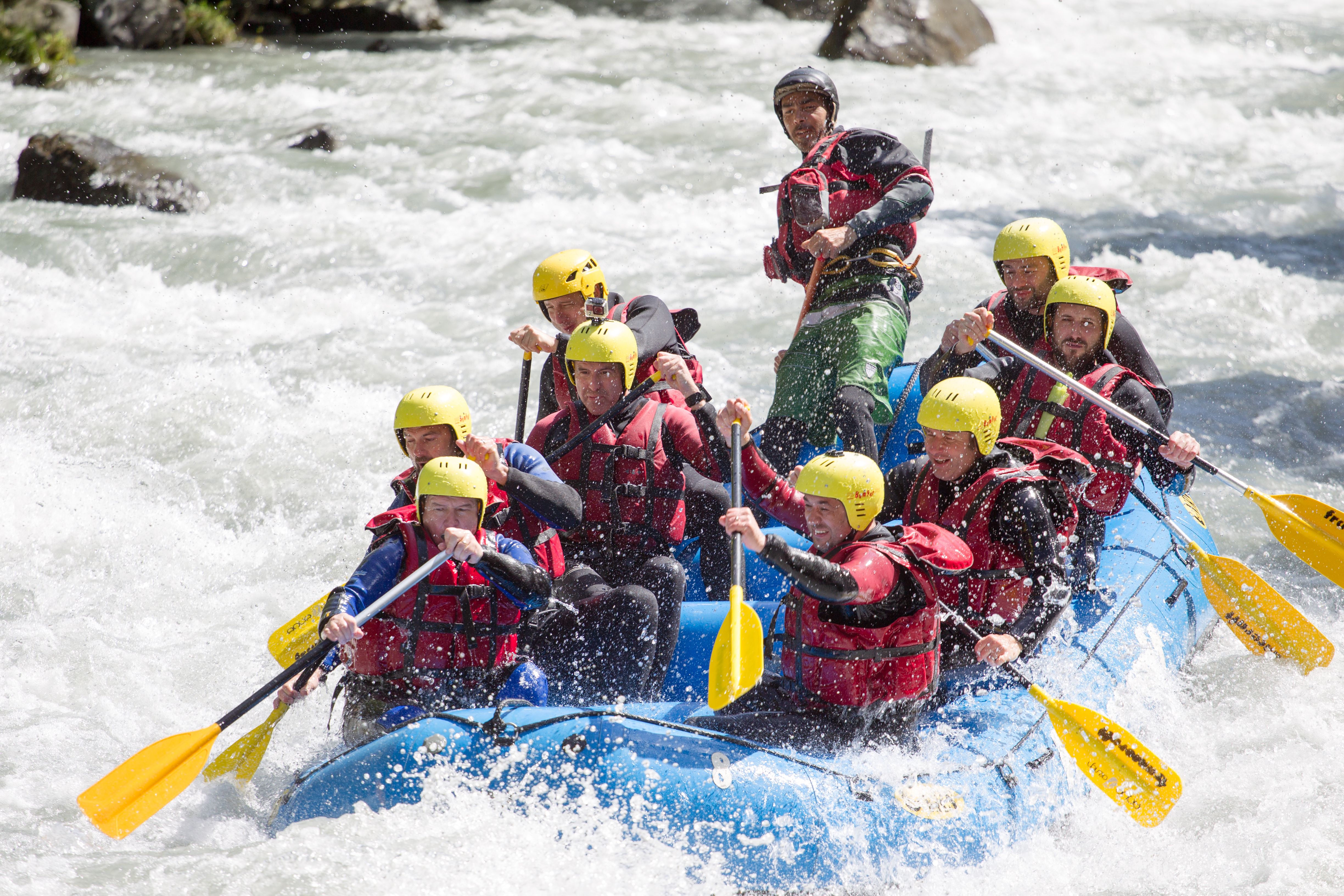 فيزبا رافتنج، مغامرة رافتنج نشطة على المياه البيضاء مع التجديف