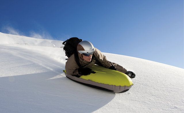Brunni: Attività invernali sulla neve, divertimento con la slitta in montagna