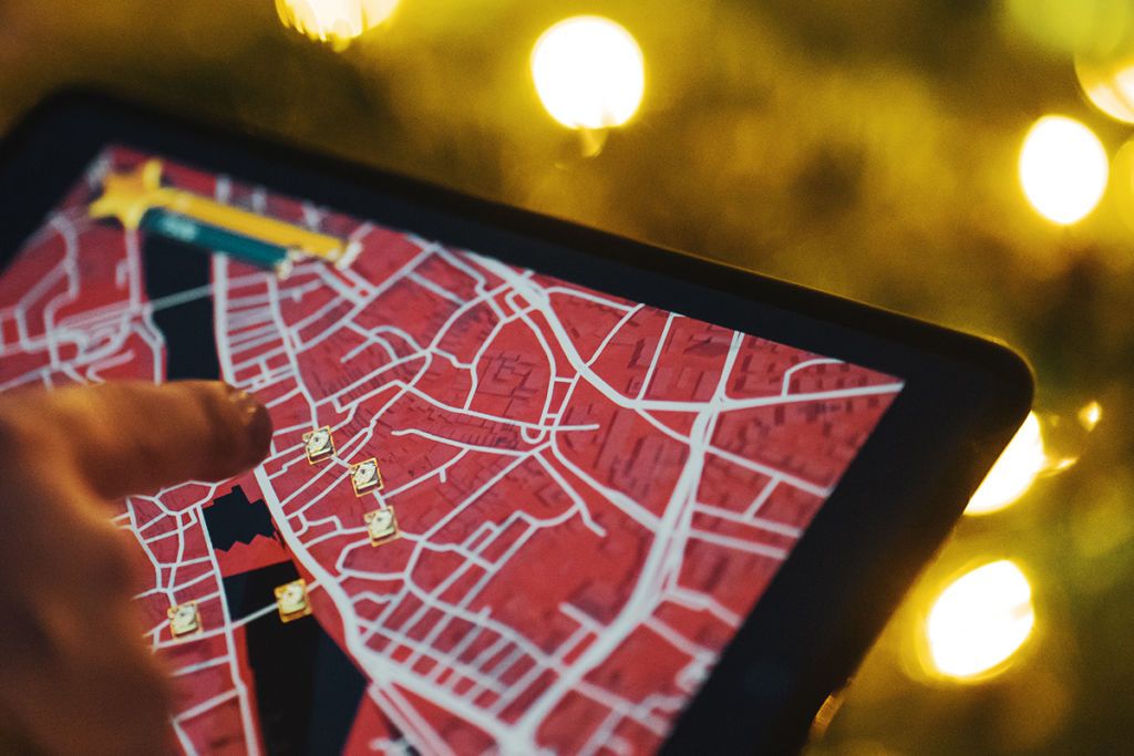 Navigation auf Weihnachtsmarkt-Karte in der Adventszeit