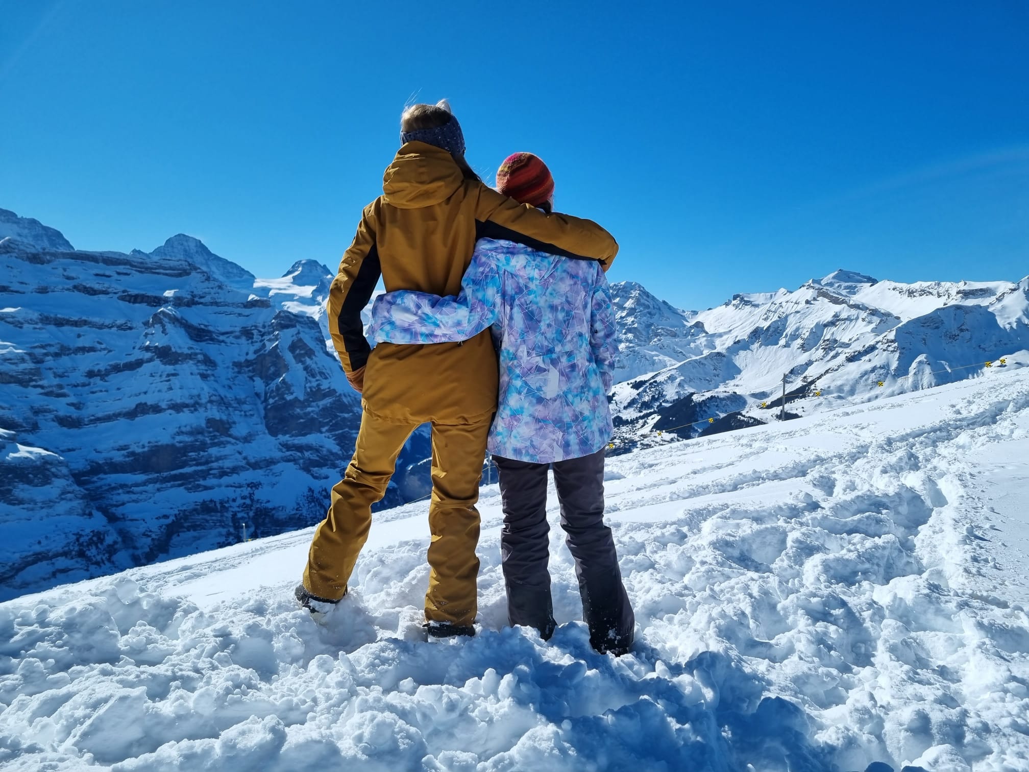 Lauterbrunnen Snow Hiking, people enjoying the view, mountains in the background