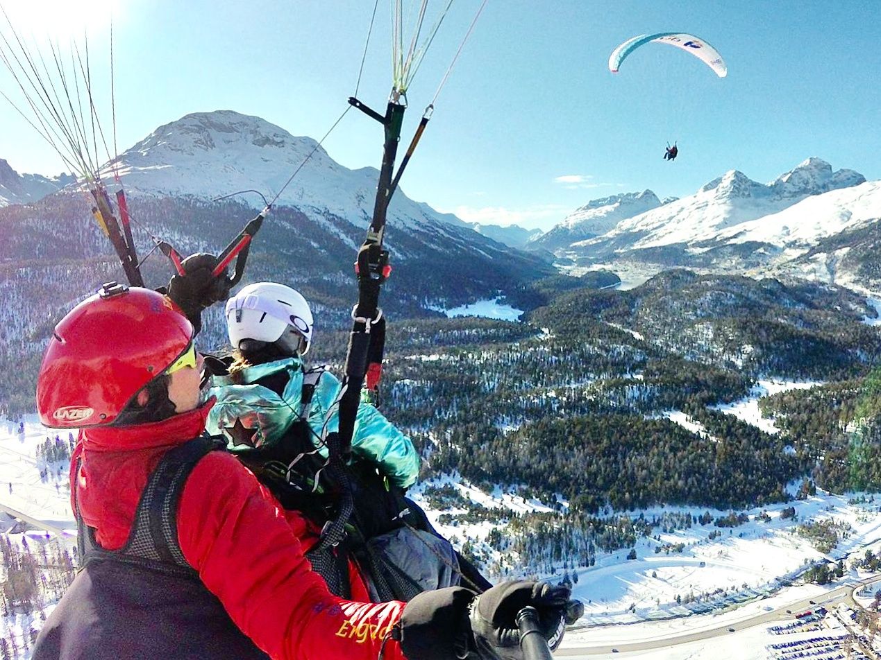 Paragliding i Engadin: Oplev den spektakulære udsigt med en privat pilot om vinteren