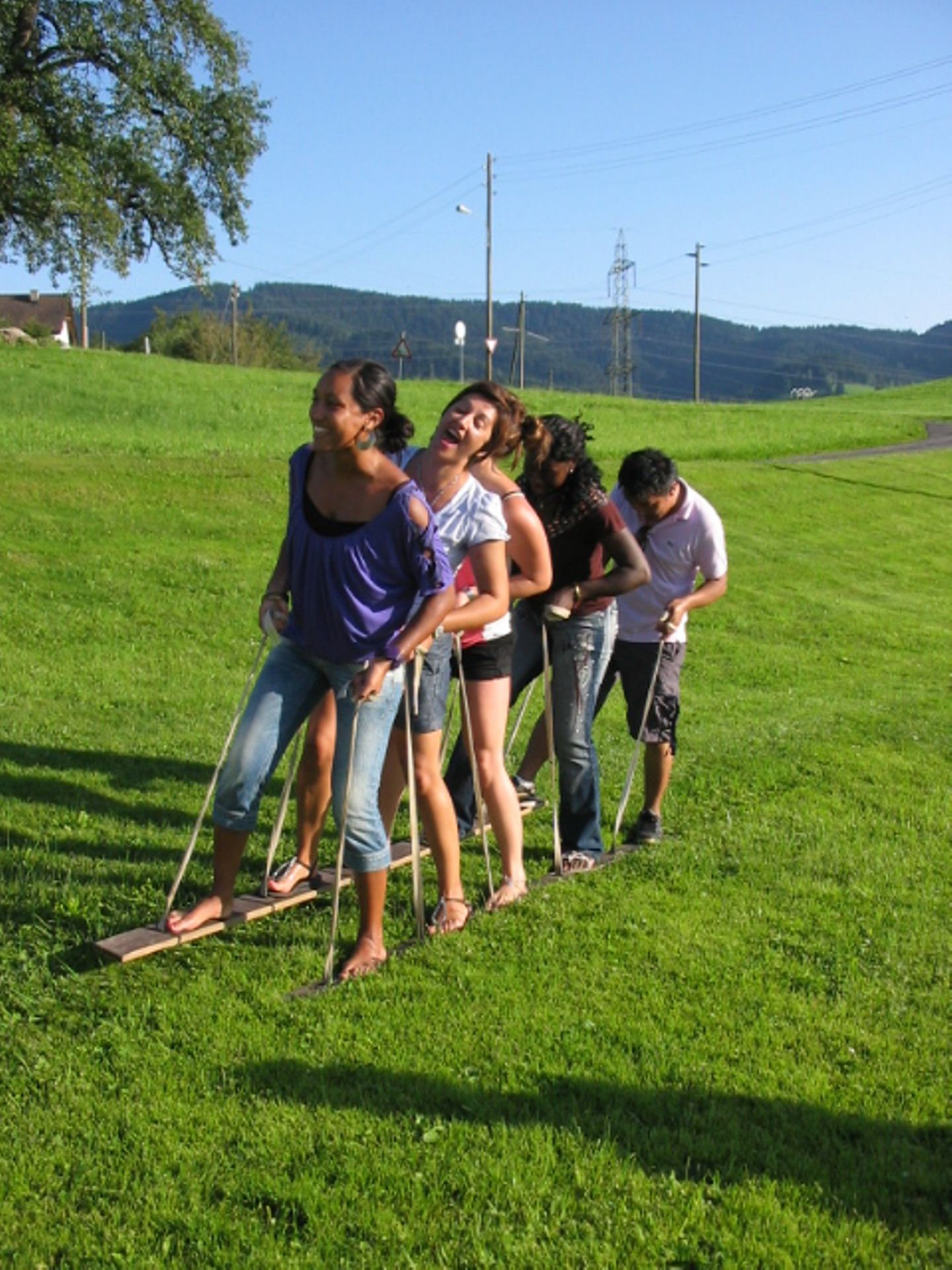 Olimpik Ladang Swiss 2023, Peserta di Stesen Pasukan, Kegembiraan di Luar Rumah.