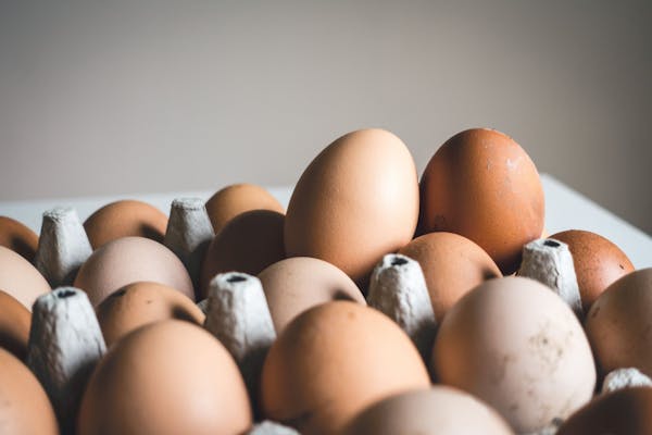 In der Schweiz werden Eier nicht gekühlt verkauft (Foto: Unsplash)