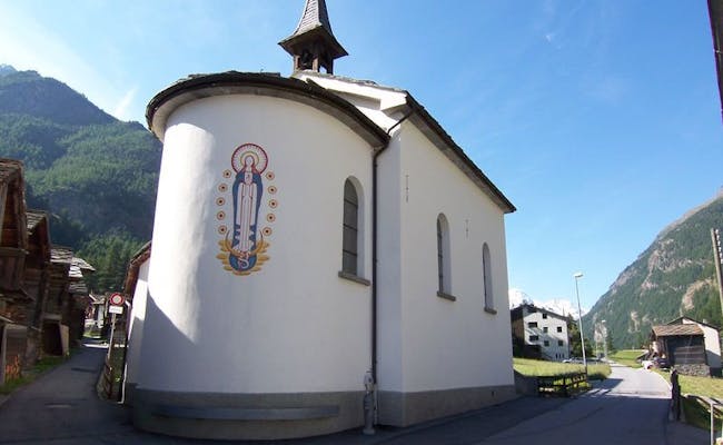 Kapel in de Wildi, Zermatt, idyllische omgeving, blauwe lucht