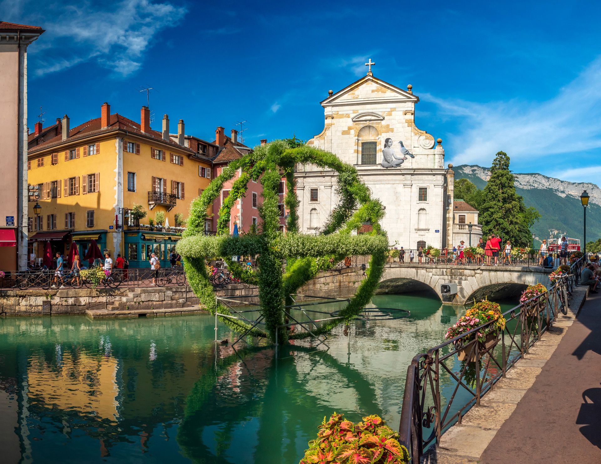 Guided tour from Geneva Bus tour to Annecy with city tour Swiss