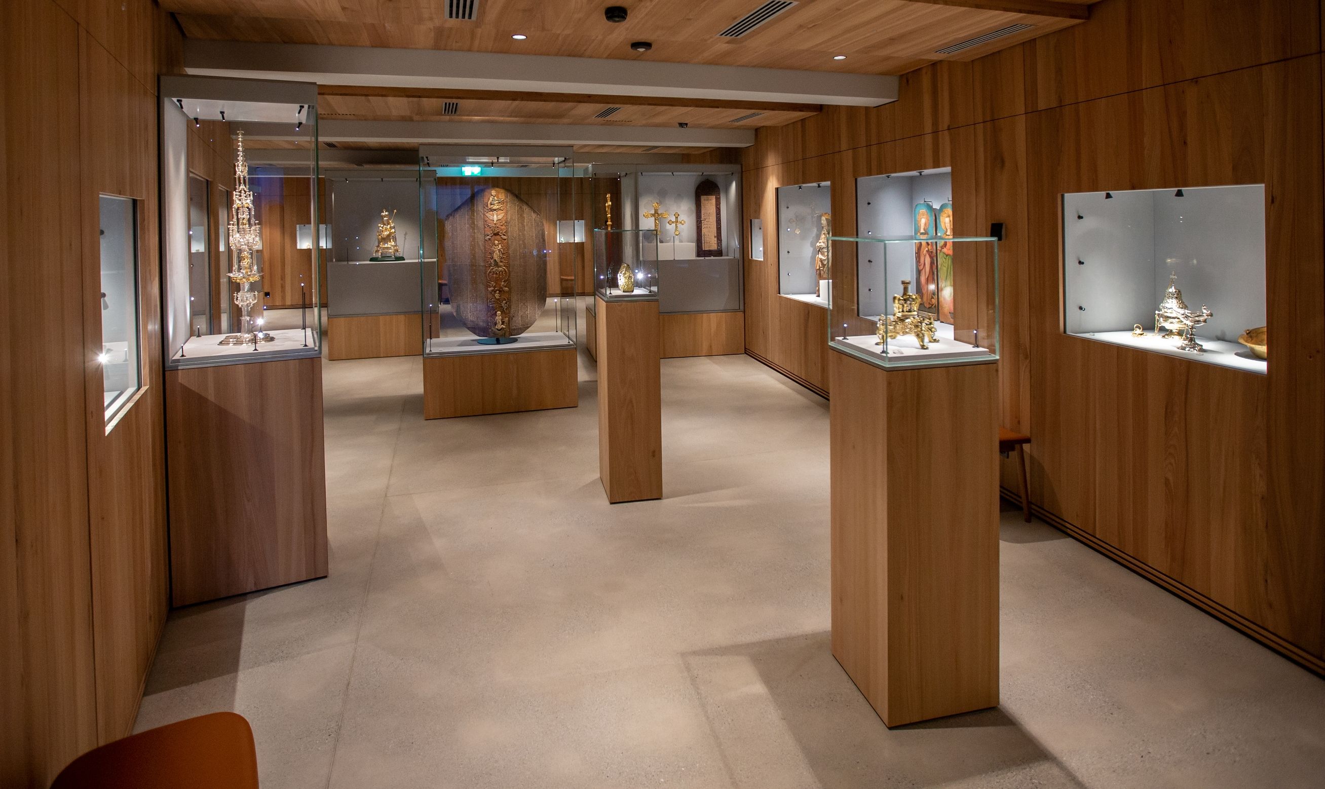 Domschatzmuseum Chur s historickými exponáty v moderní expozici