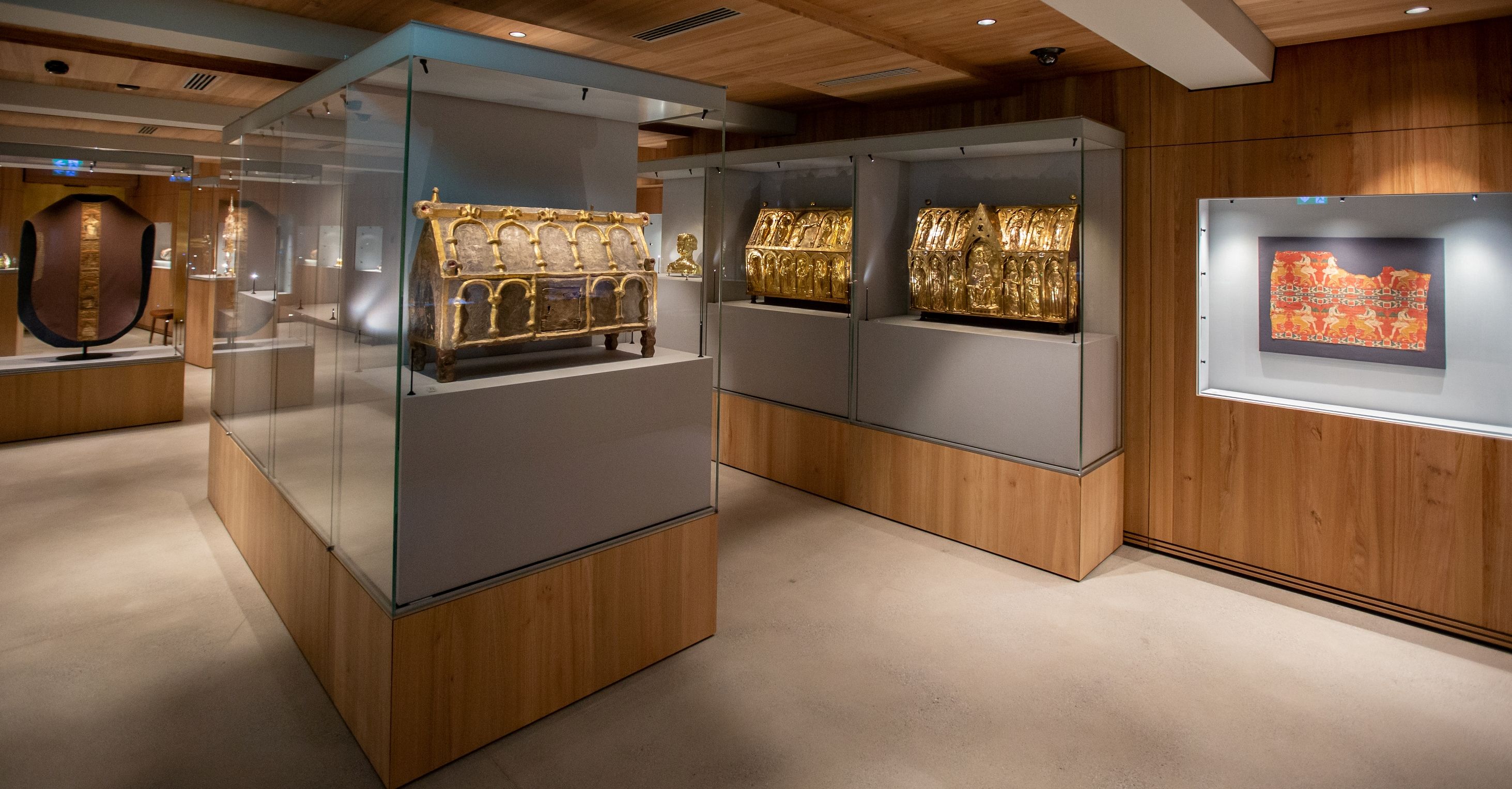 Kunstovní muzeum Domschatz v Churu s zlatými předměty v expozici