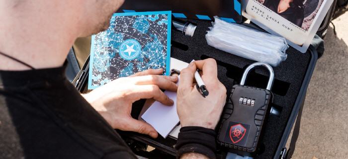 Escape Game Mission Impossible con enigmi e materiali.