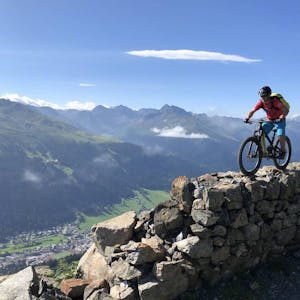 Cours de vélo de montagne à la journée Technique d'équitation Davos