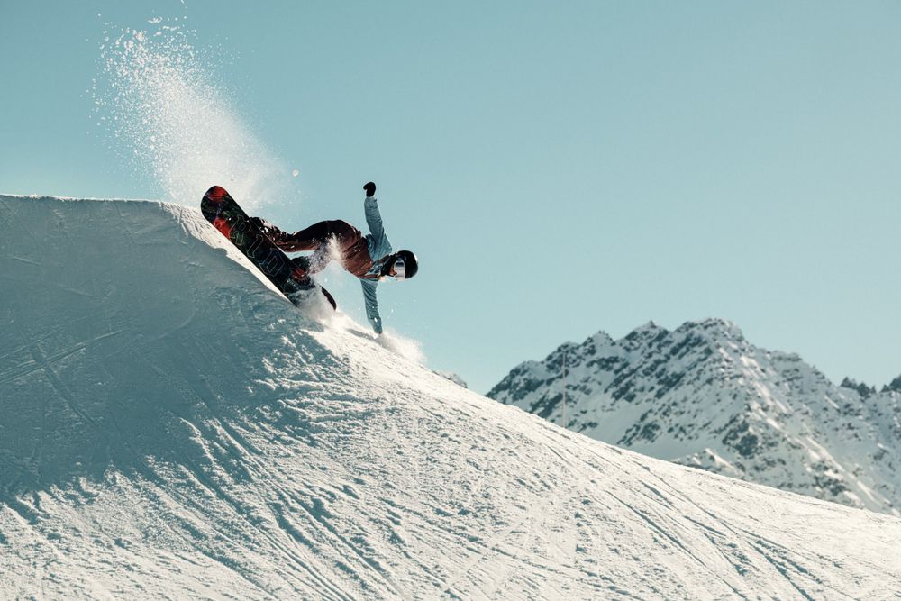 Snowboard mieten 2023 Die besten Snowboard mieten in der Schweiz