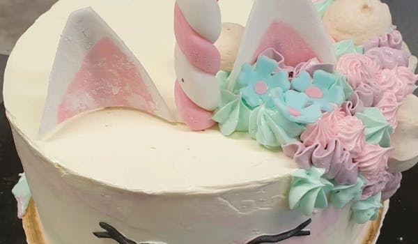 Cake baking course unicorn cake