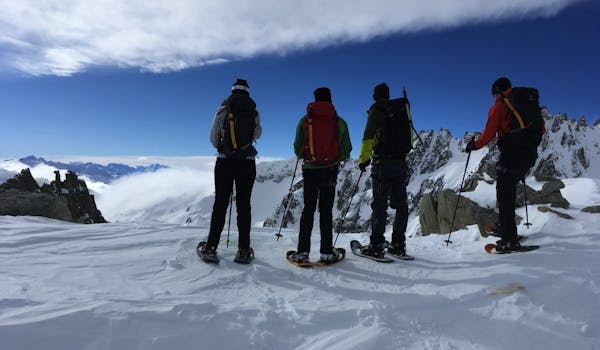 Randonnée alpine en raquettes à neige au col de la Furka, cours de base