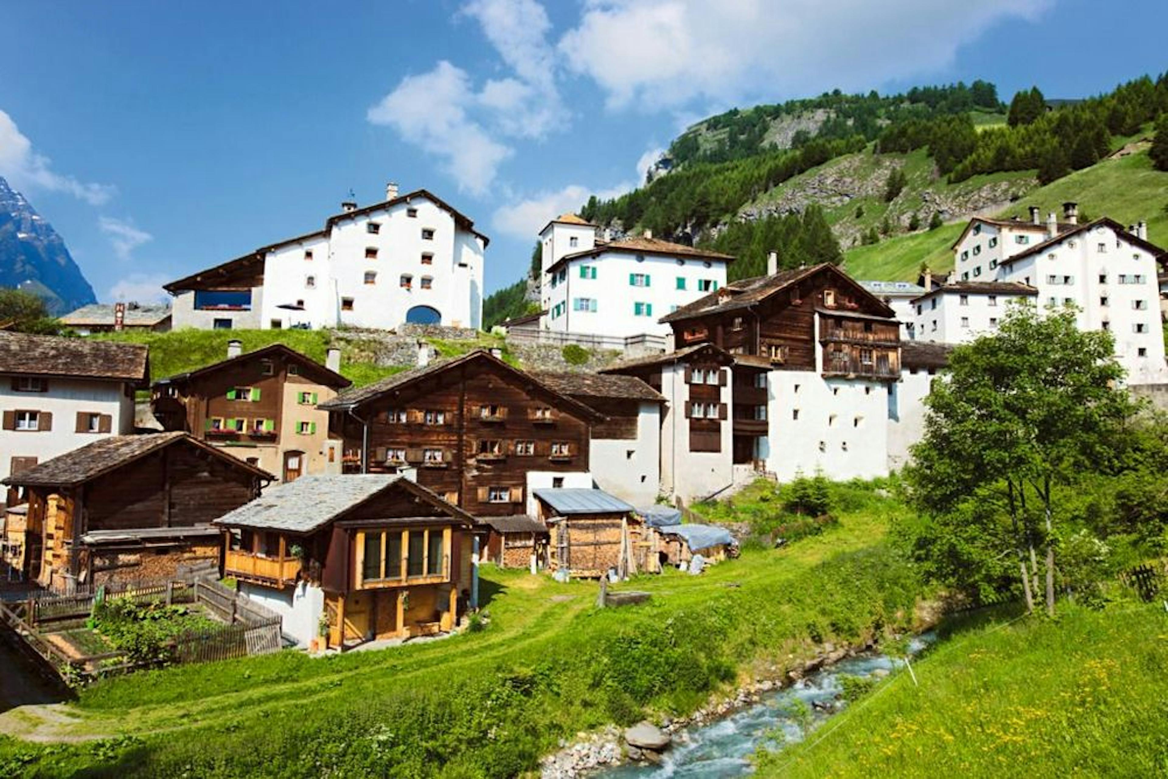 Splügen Dorf (Foto: Schweiz Tourismus/Roland Gerth)