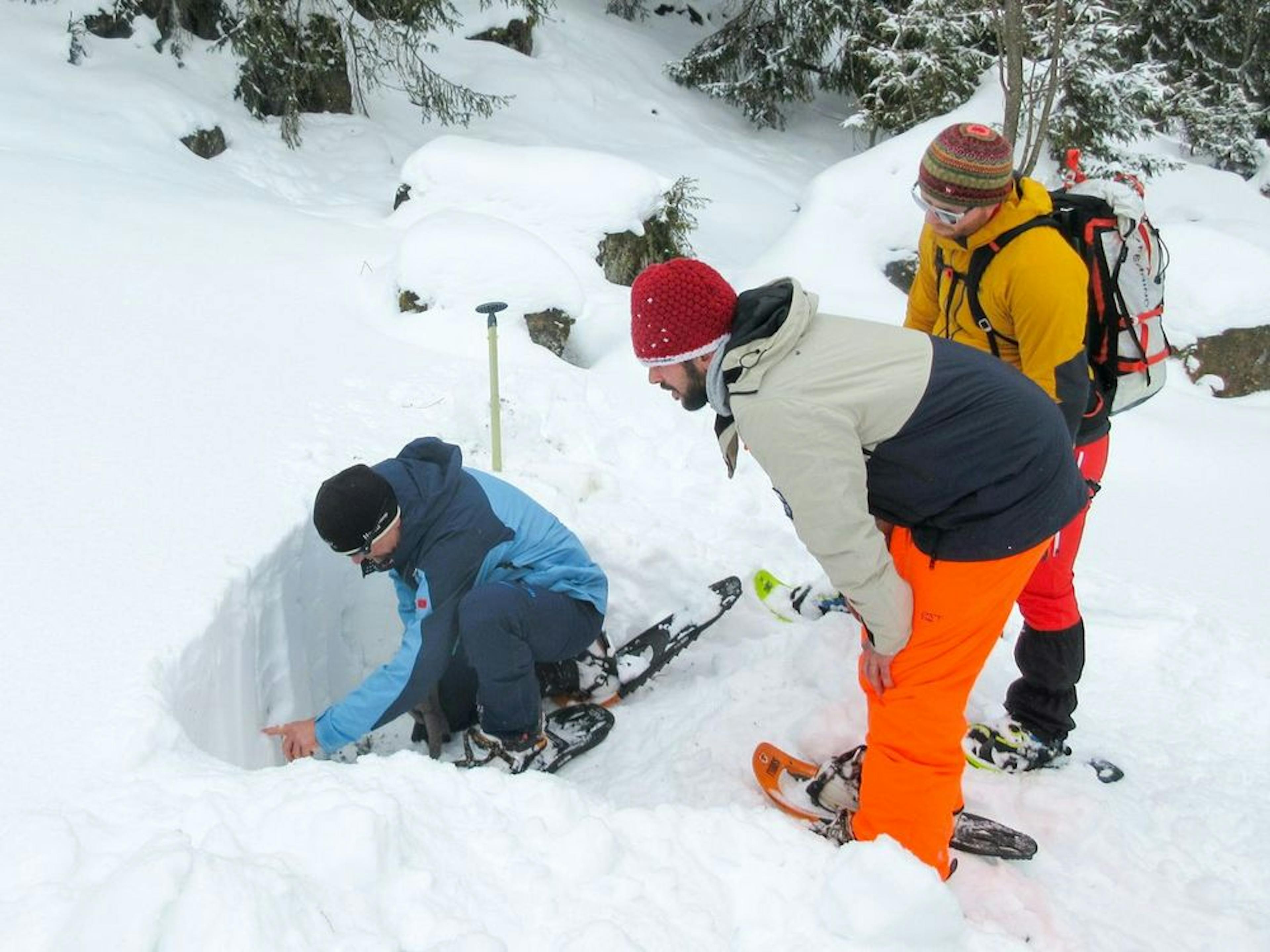 Avalanche Course Sellamatt Snow Testing