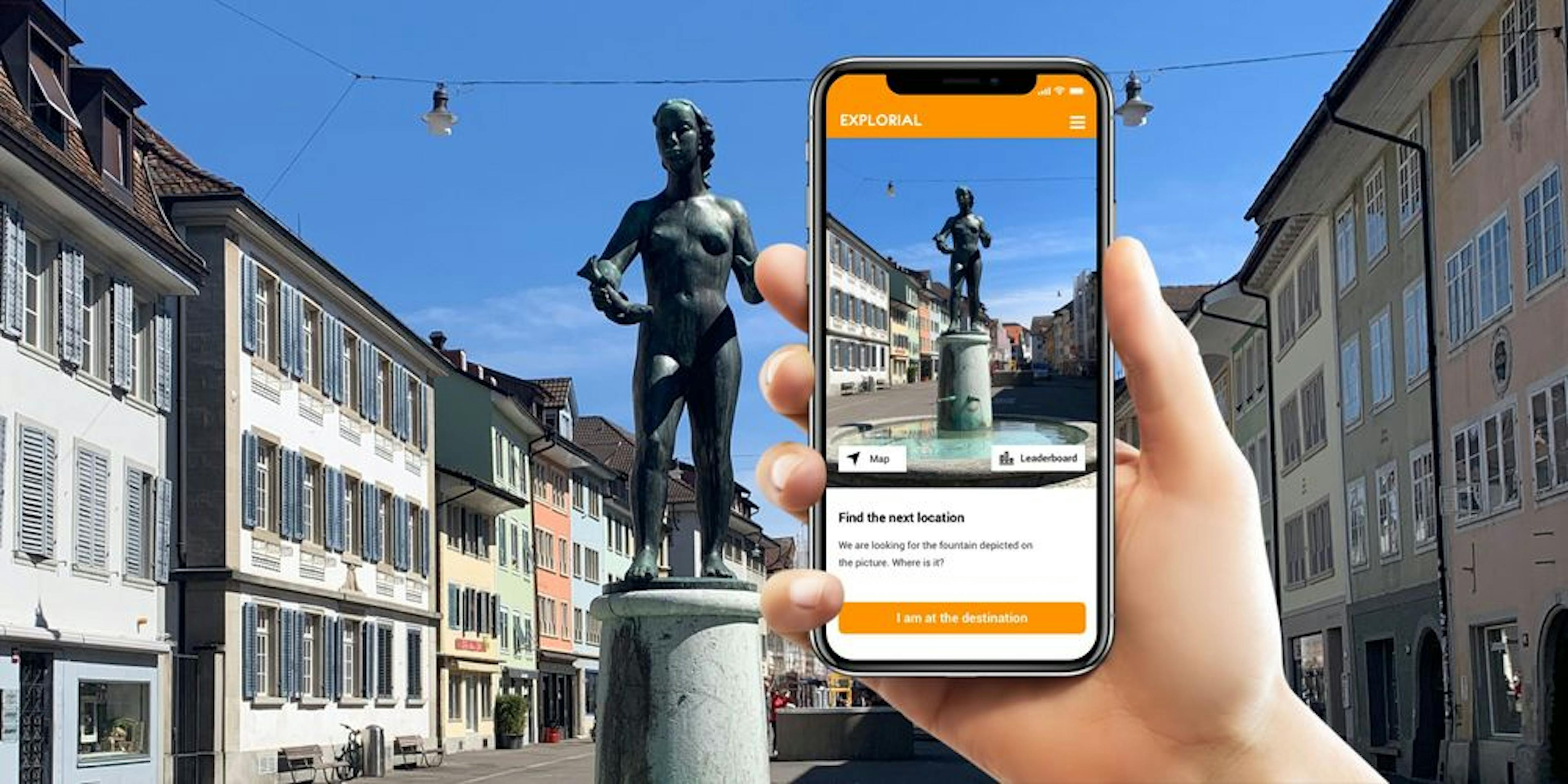 Schnitzeljagd Smartphone Brunne Statue