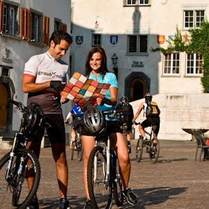 Tour autoguidato in bicicletta - e-bike da Coira incluso il pranzo in tre ristoranti