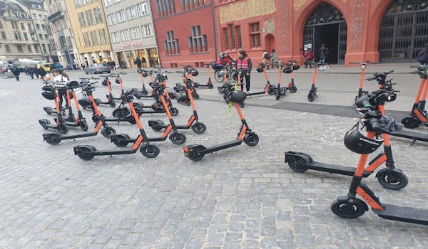 Tour de scooters électriques à Bâle