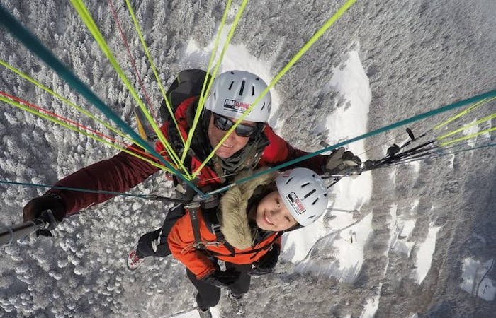 Selfie Tandem Paragliding Winter Interlaken