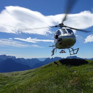 Lago di Thun Volo circolare in elicottero 30 minuti