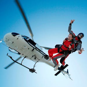 Tandem de parachutisme en hélicoptère au-dessus de Berne