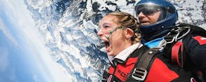 Jungfrauregion Fallschirmspringen aus dem Flugzeug