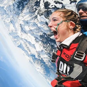 Parachuting incl. 15 min sightseeing flight Jungfrauregion