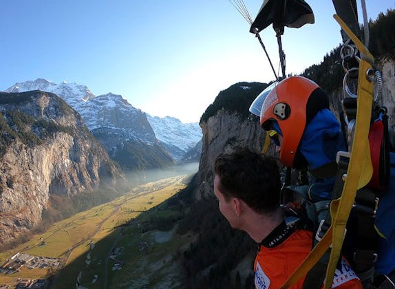 Valle di Lauterbrunnen: Tandem paracadutismo con vista sul'impressionante paesaggio montano