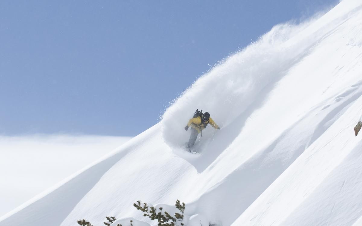 Tour di Snowboard a Zermatt, discesa privata nella neve, cielo soleggiato