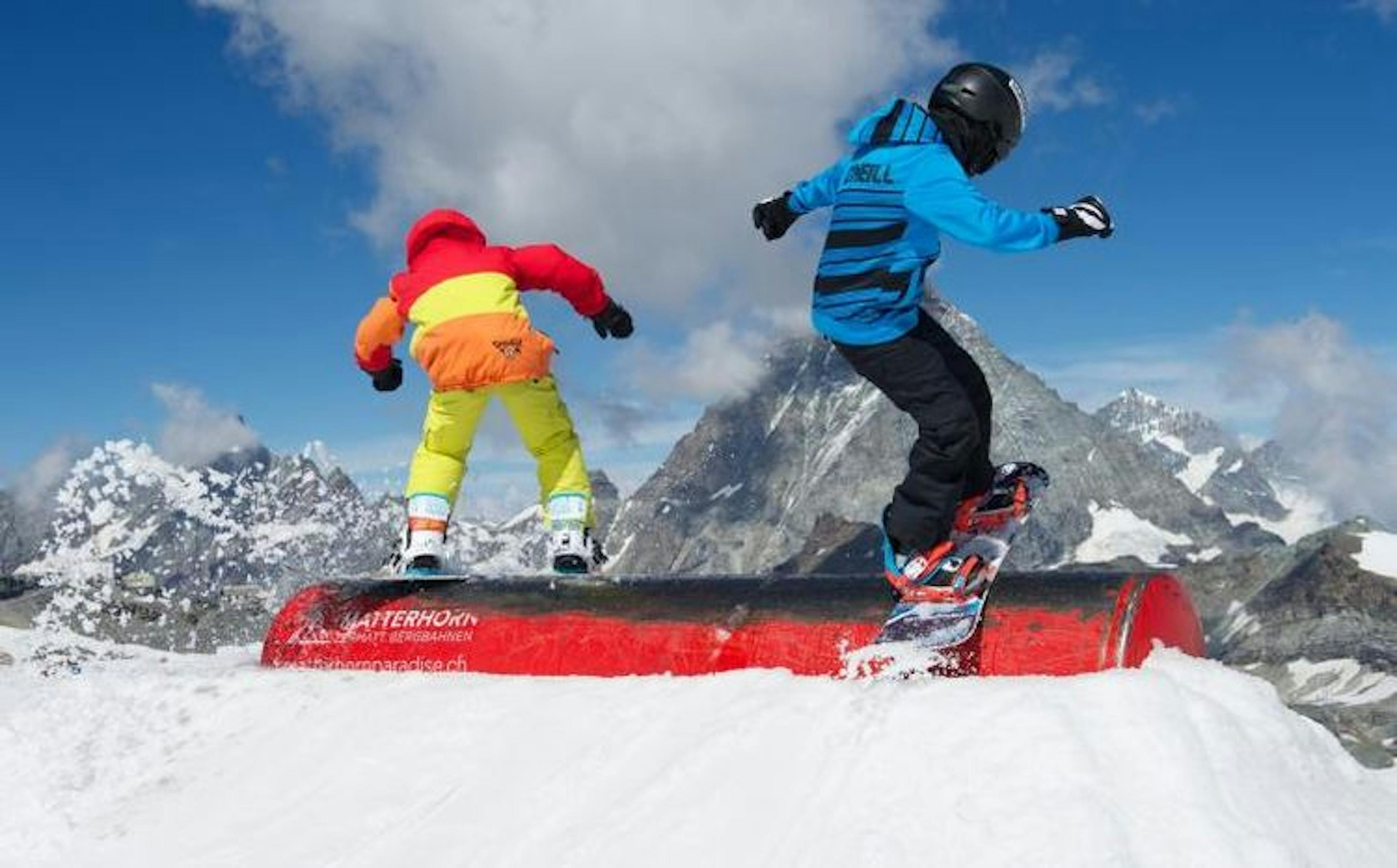 Private snowboard lessons Zermatt children