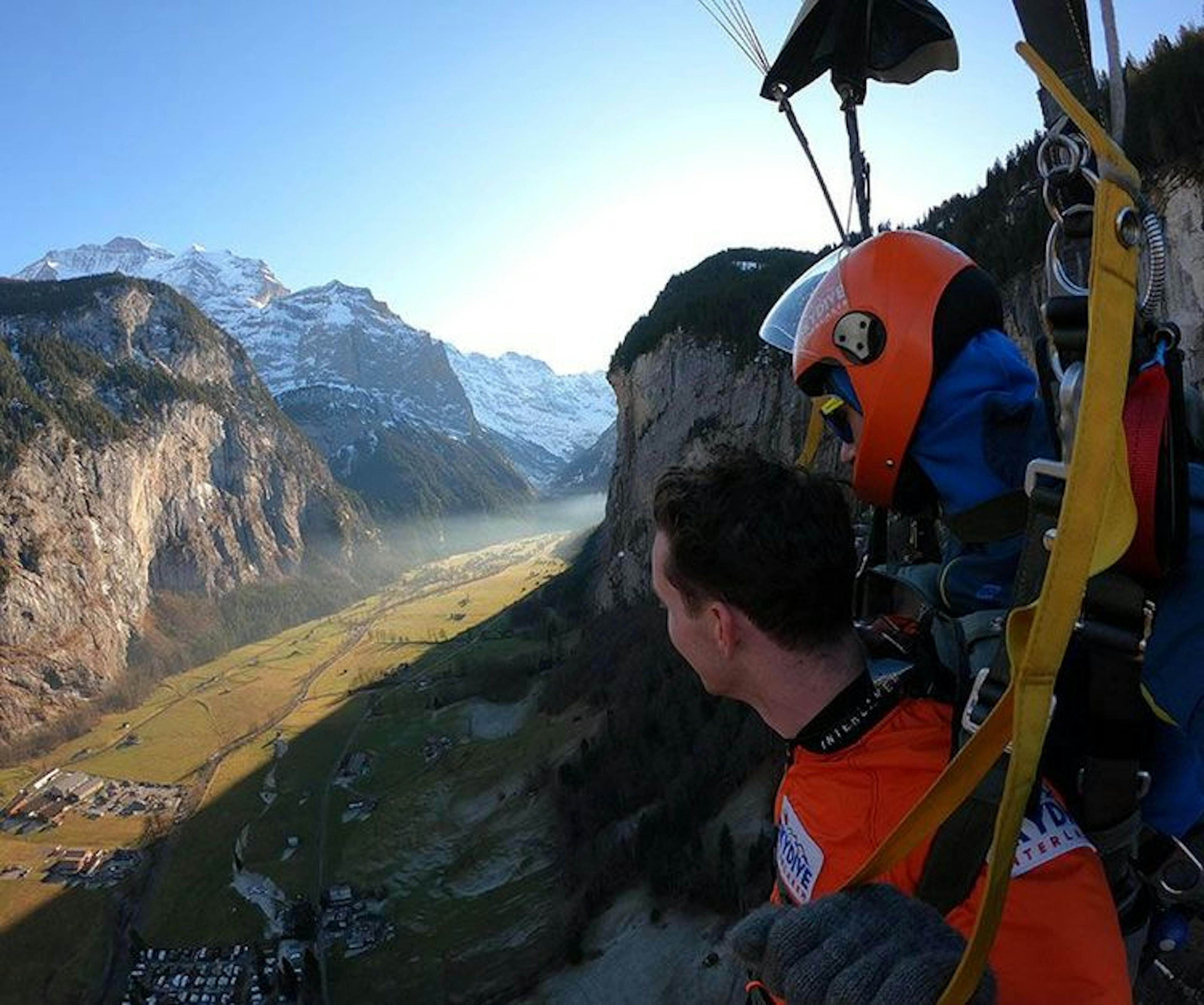 Vallée de Lauterbrunnen Hélicoptère parachute