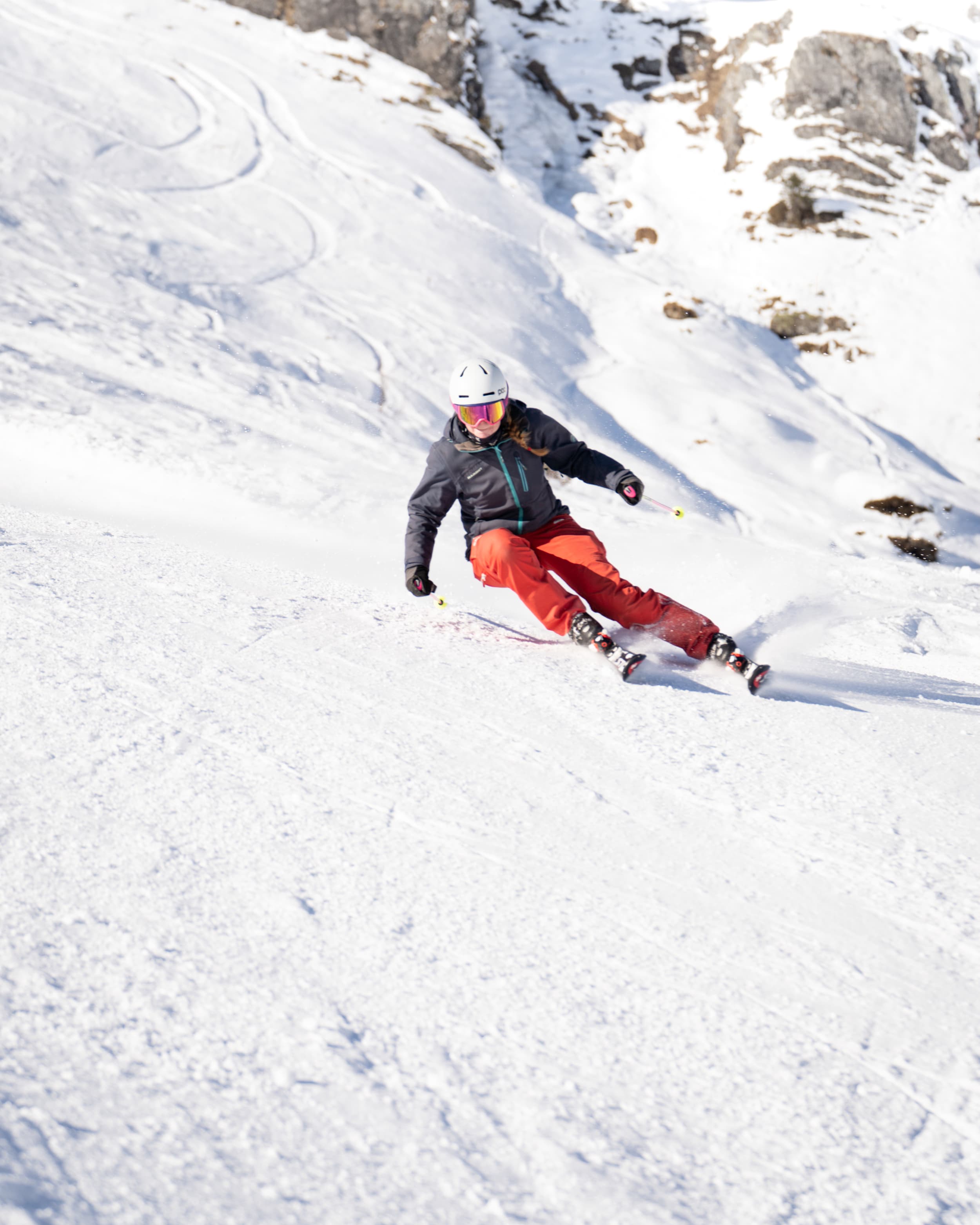 Skischule Erwachsene: Skifahren lernen in den Schweizer Alpen mit erfahrenen Lehrern und toller Aussicht.