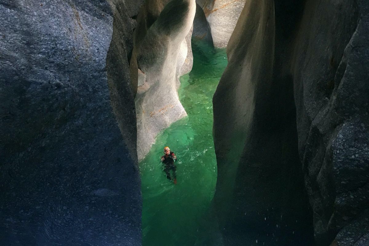 Gola di Pontirone, Canyoning, Nuotatori nell'acqua
