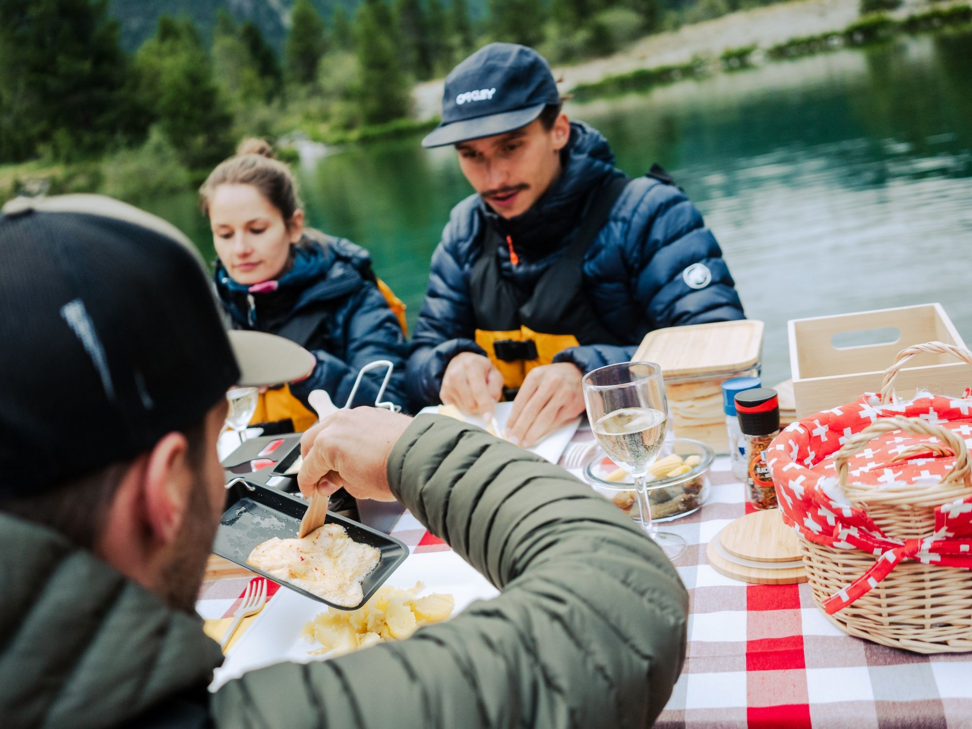 Enjoy Raclette by the lake in the Engadin with friends, summer, nature experience, outdoor activity.