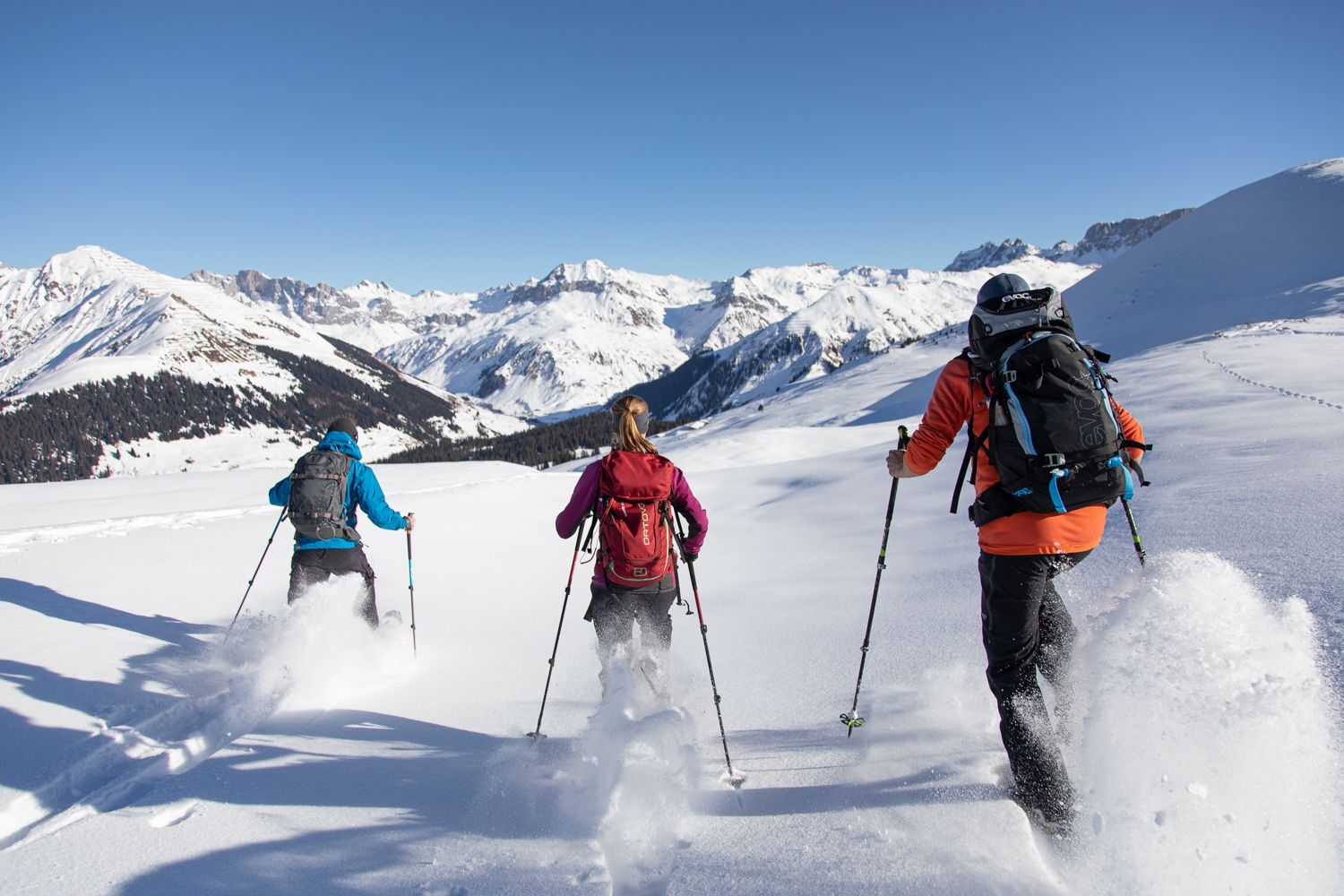 2023年のサン・アントーニエンでの雪shoeハイキング、雪に覆われたエリアで。