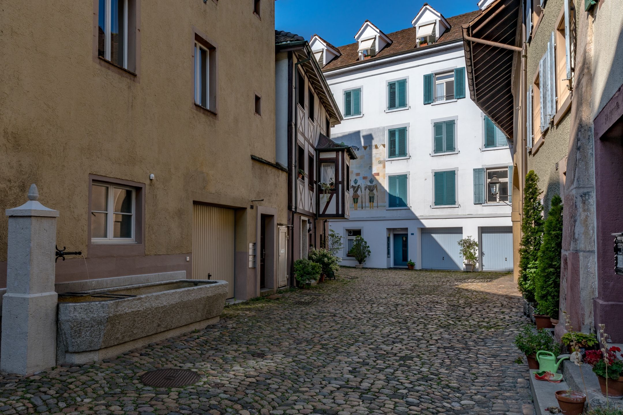 Geiss-Winkelgasse in Rheinfelden, gepflasterte Straße, historische Gebäude