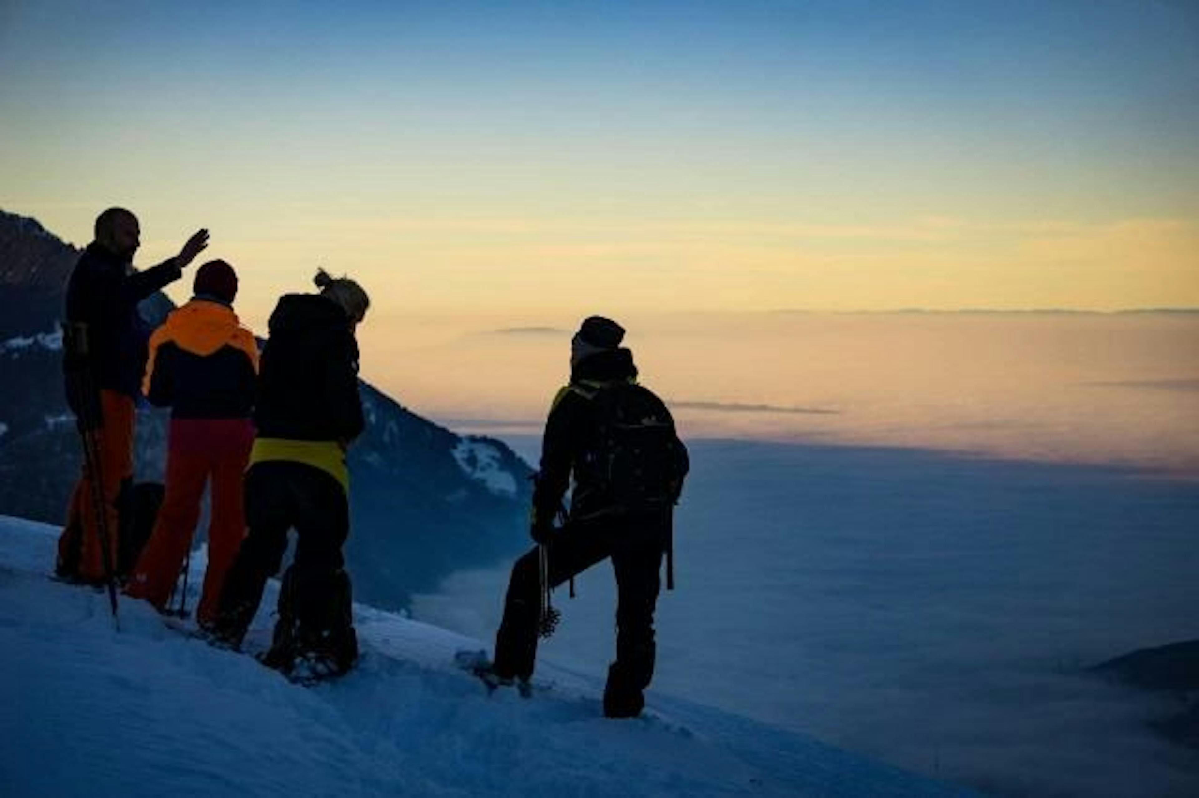Schneeschuhwandern am Kerenzerberg mit Aussicht auf Wolkenmeer