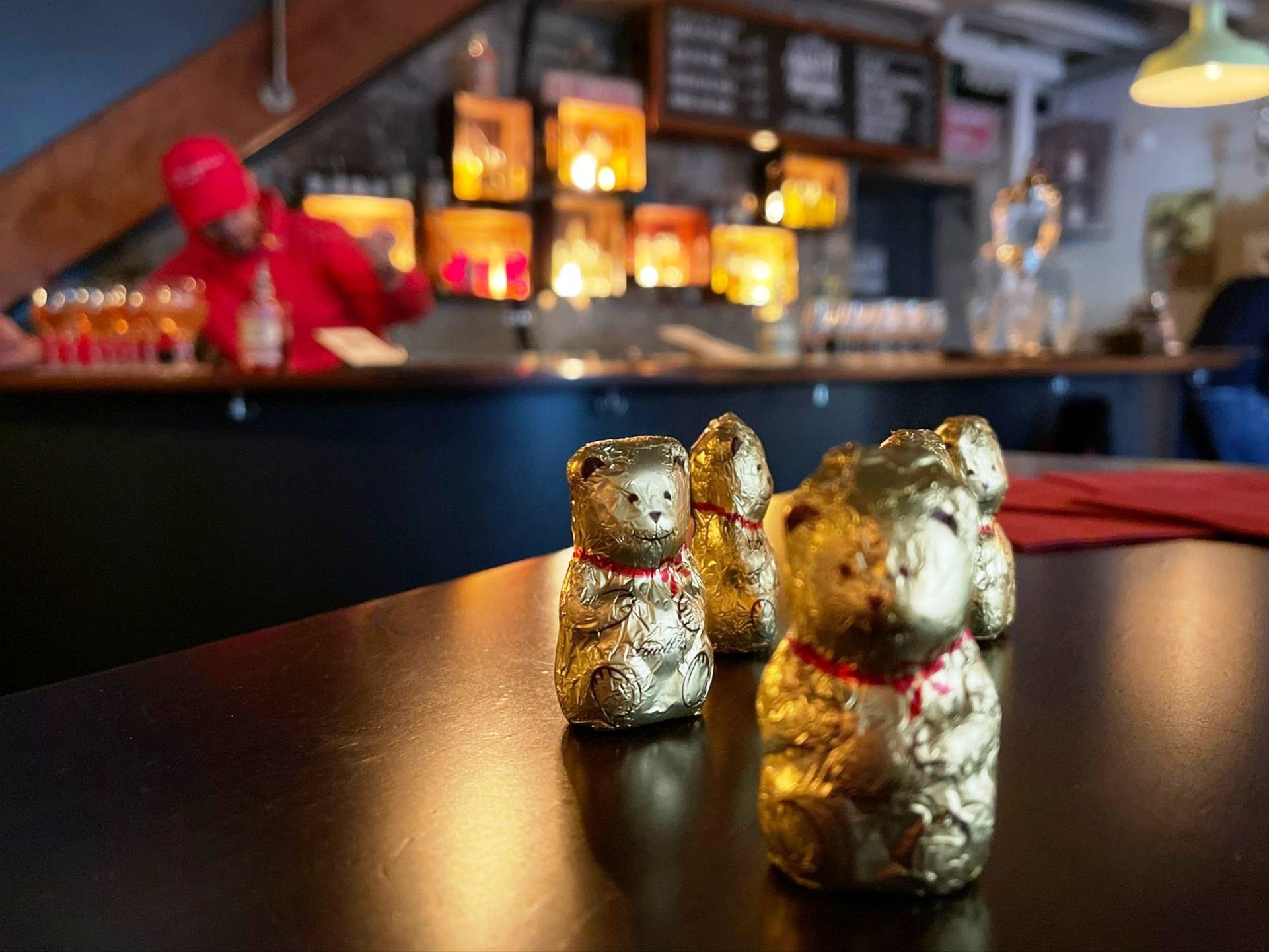 Beruang Coklat: Terokai lawatan berjalan-jalan di Bern sambil menikmati coklat dan schnapps tempatan yang lazat.