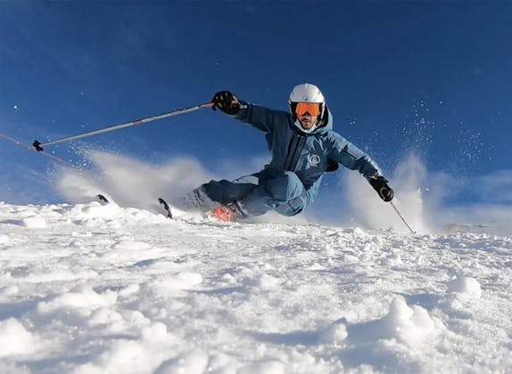 Skischule Melchsee-Frutt: Skifahrer im Schnee, Wintersport und alpine Aktivitäten.