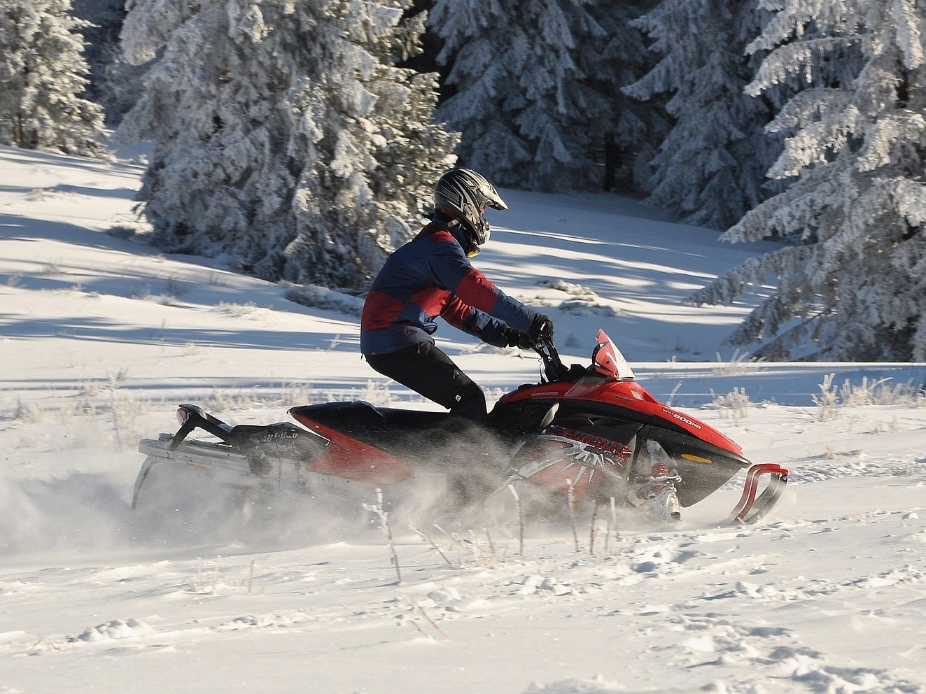 スノーモービル 2025: スイスの最高のスノーモービル
