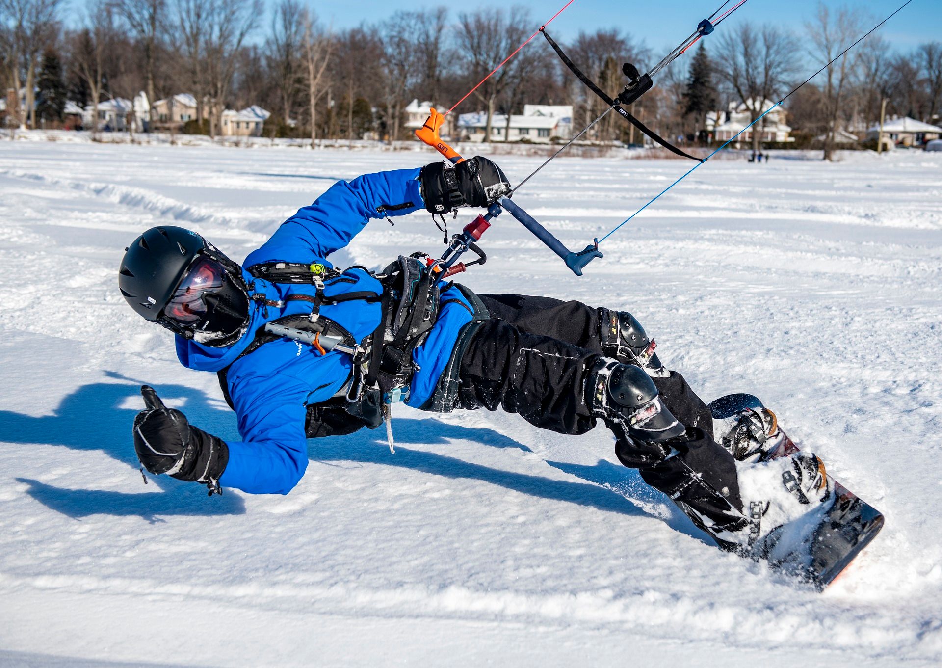 Snowkiting: Vive el invierno con nieve, cometa y acción en el lago congelado.