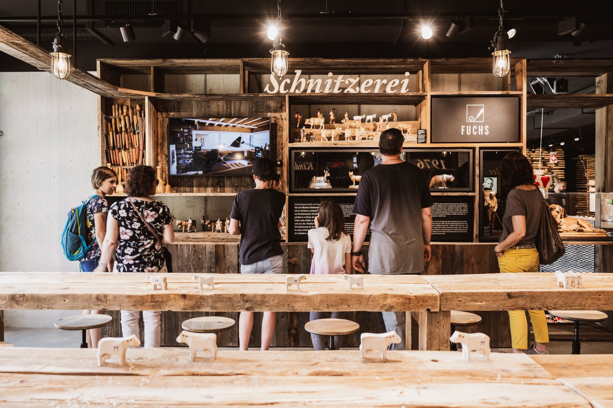 Trauffer Erlebniswereld: Beleef de kunst van het houtsnijden in een gezinsvriendelijk avontuur.