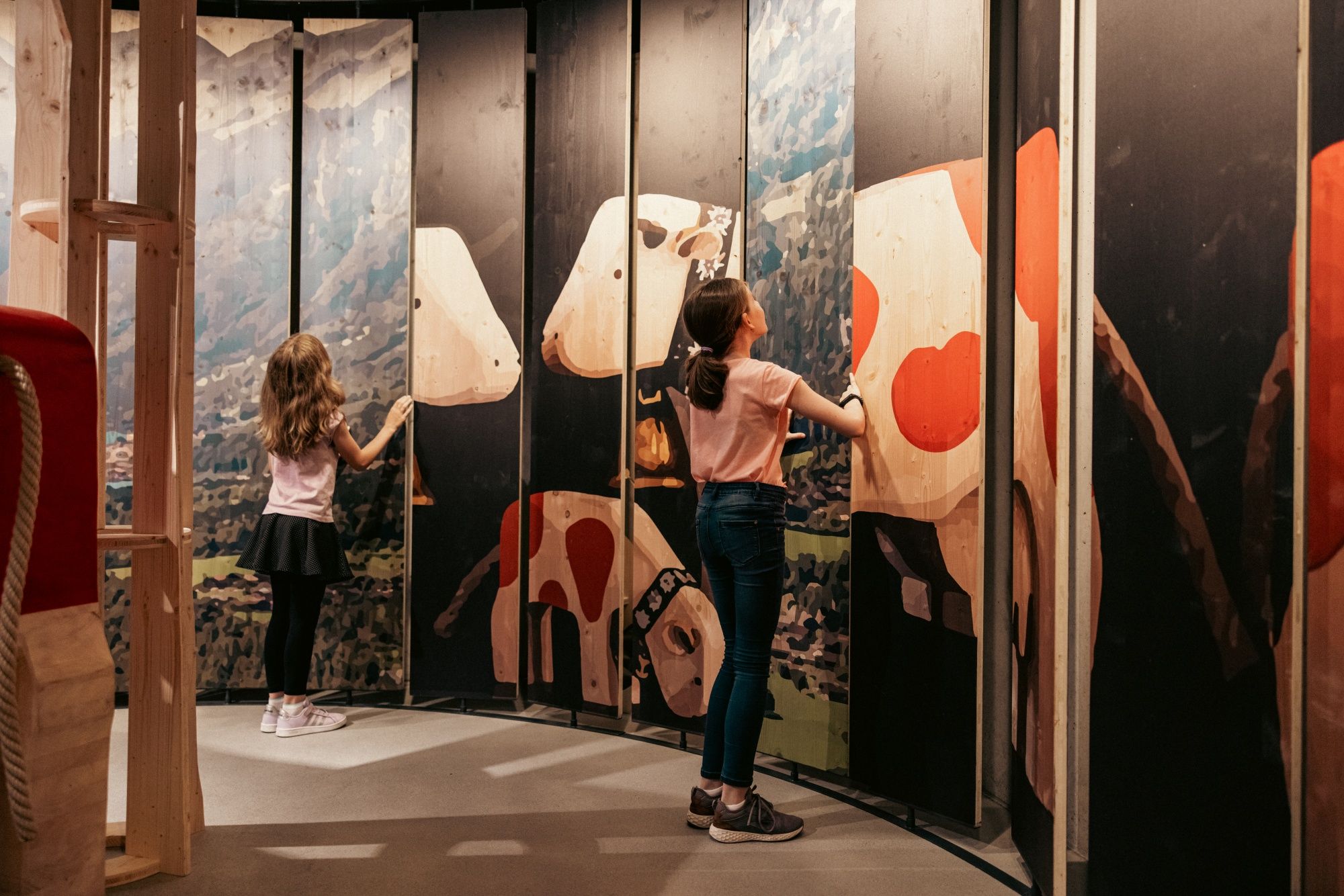 Trauffer Ervaringswereld: Ontdek de spannende wereld van koeien en speel met vrienden in de zomer.