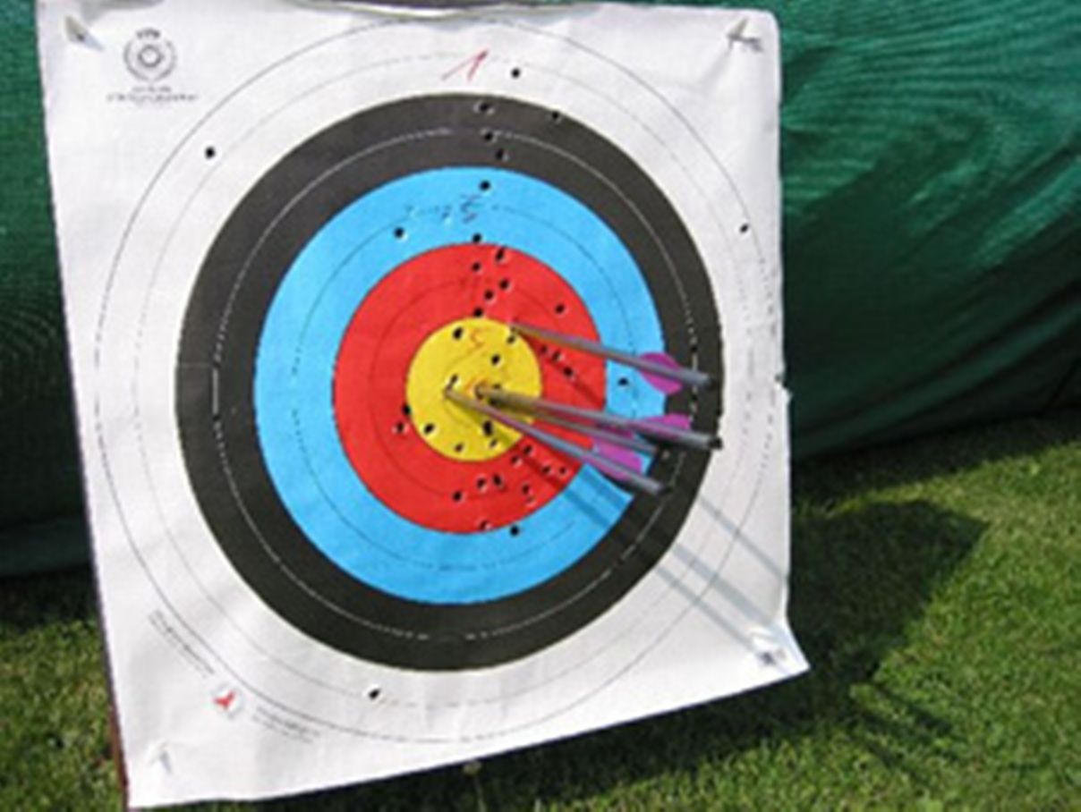 Paparan sasaran dengan anak panah untuk Sukan Ladang 2023 di Switzerland.